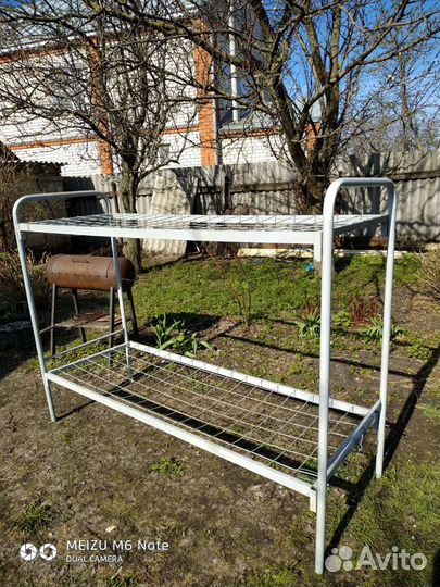 Двухъярусная кровать