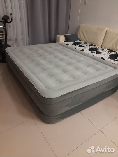 Надувная кровать двухспальная б/у Bestway