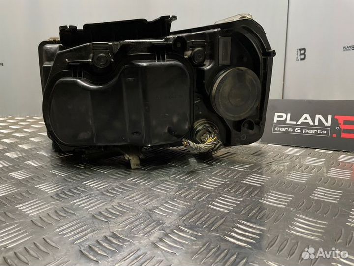 Фара ксеноновая передняя правая Land Rover