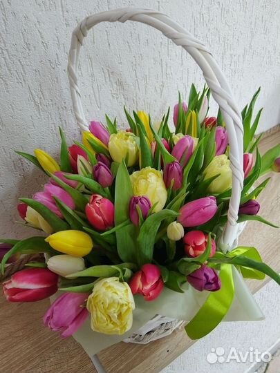 Букет из 51 тюльпана микс в корзине