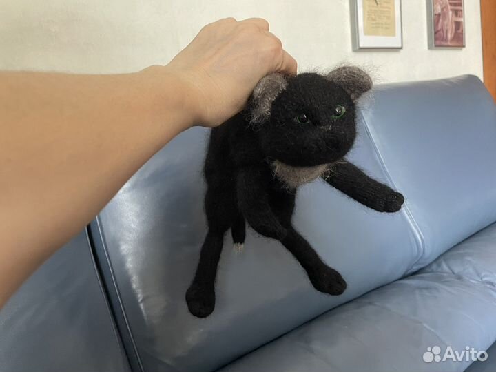 Реалистичная вязаная игрушка кот Черныш