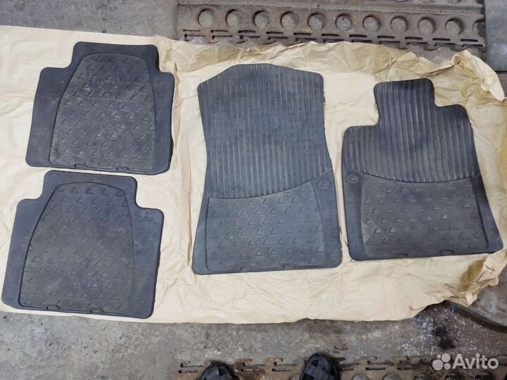 Продаю оригинальные коврики салона Lexus
