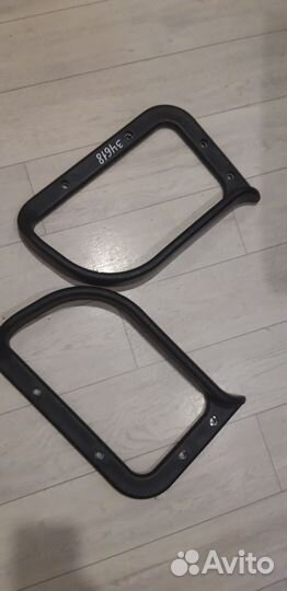 Правый подлокотник кресла руководителя