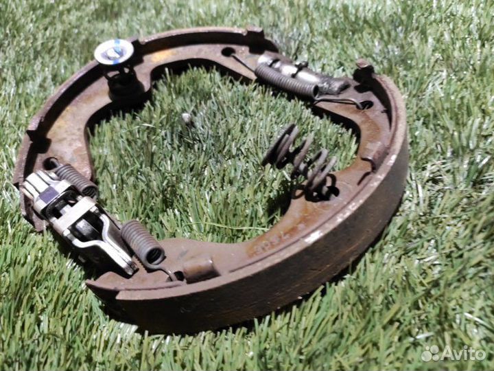 Колодки стояночного тормоза задние Infiniti G35