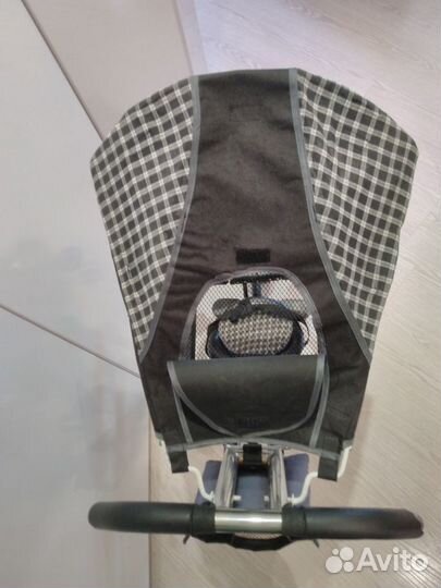 Трехколесный велосипед с ручкой