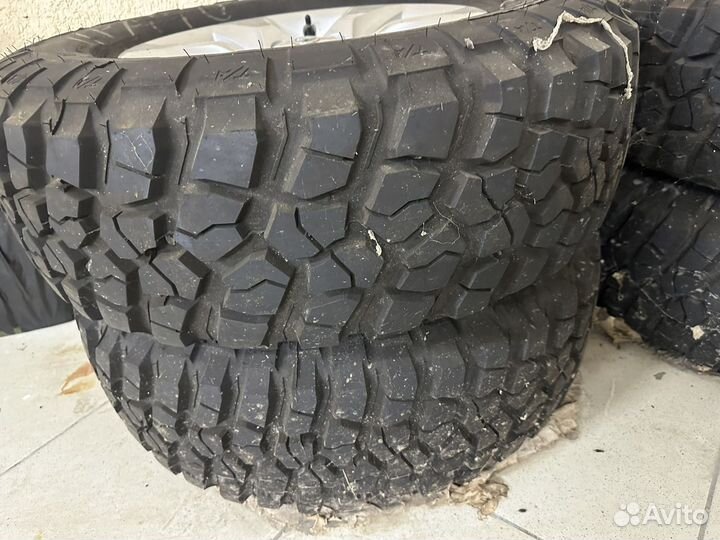 Bf goodrich mud terrain T/A LT 265/70 R17