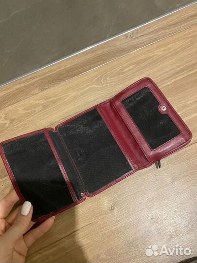 Новый кожаный кошелек