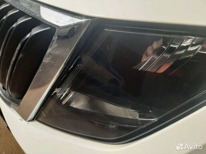 Решетка радиатора с хромовой вставкой