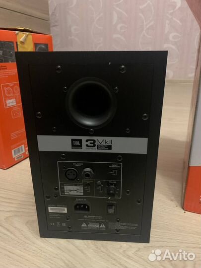 Полочная акустическая система JBL 305P MkII (Пара)