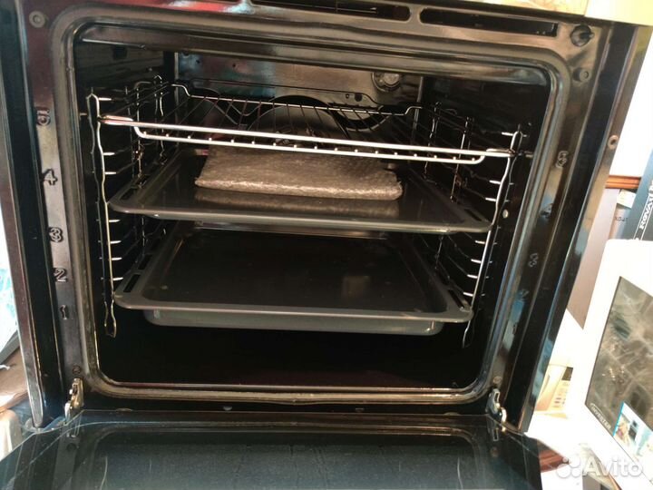 Духовой шкаф электрический Bauknecht, новый