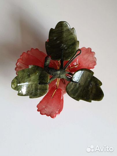 Цветок из натуральных камней