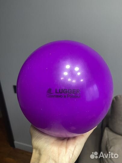 Обруч, мяч, наколенники гимнастические