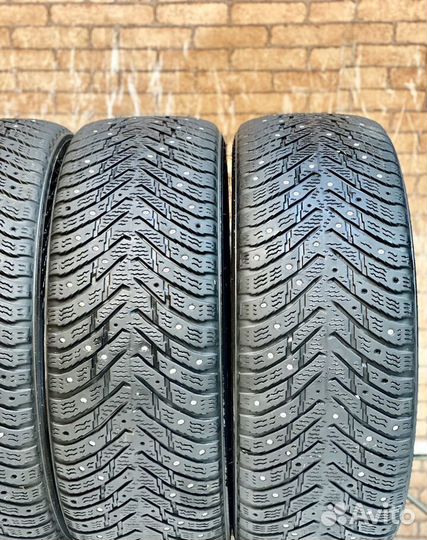 Nokian Tyres Hakkapeliitta 8 215/60 R16