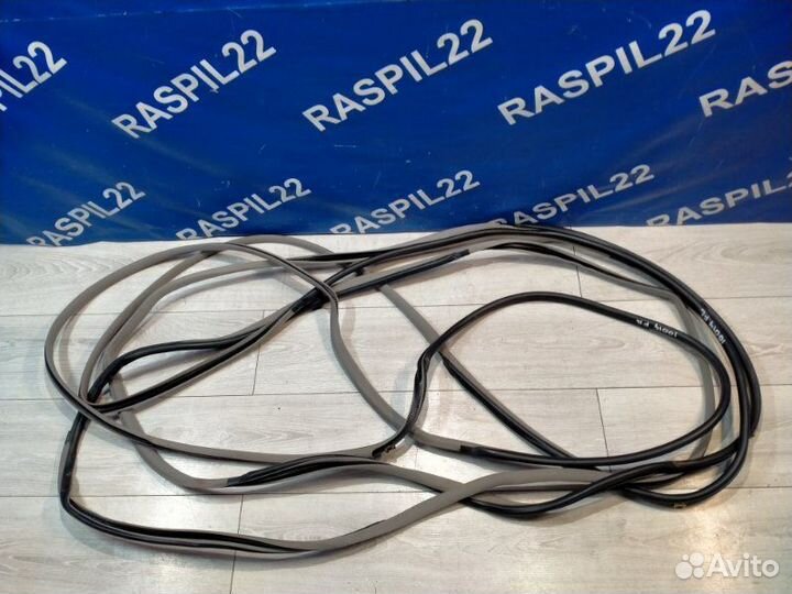 Уплотнитель дверного проема Toyota Mark Ii JZX100