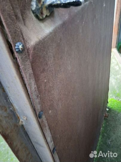 Дверьи 2шт.входные, двери крепкие, толстые