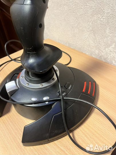 Джойстик thrustmaster