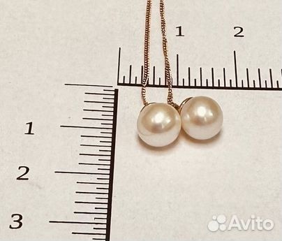 Золотые серьги с камнем