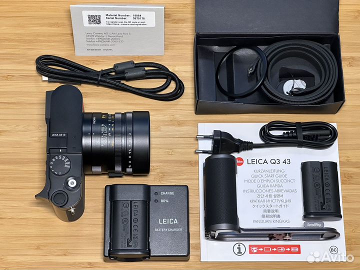 Leica Q3 43 с аксессуарами