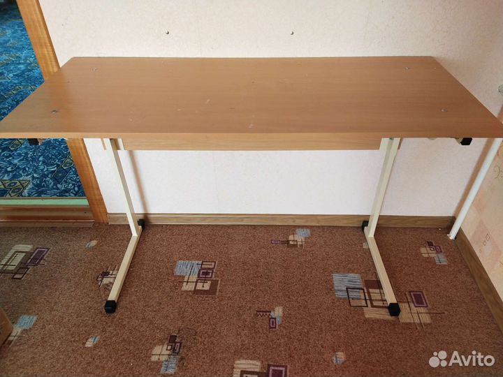 Стол письменный