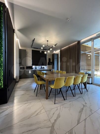 Дом 220 м² на участке 6 сот.