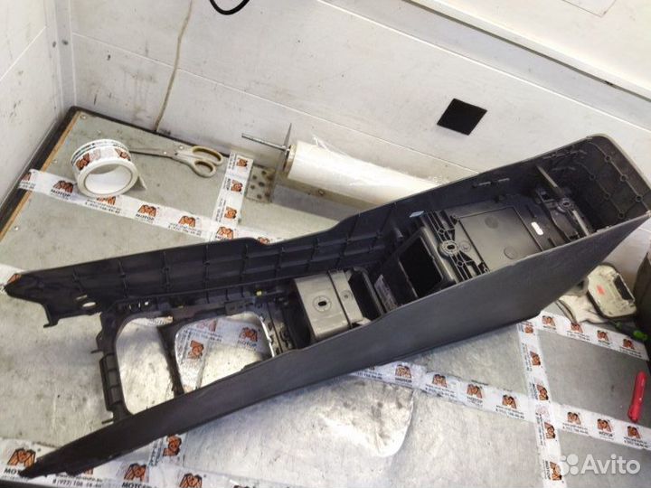 Консоль Toyota Avensis 3 седан 1.8 2ZR-FAE 2010