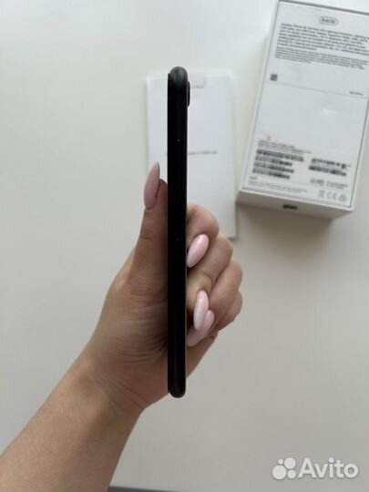 iPhone SE, 64 ГБ