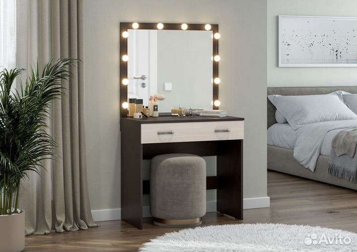 Макияжный стол
