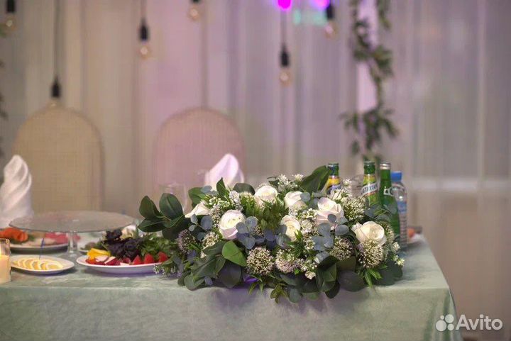 Стол для молодых