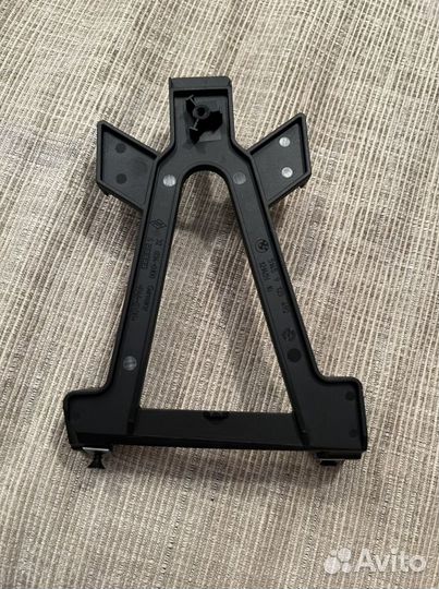 Кронштейн правого подстаканника BMW 5 e60