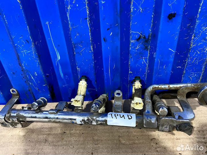 Топливная рампа Mazda Tribute 1 3.0 AJ 2001