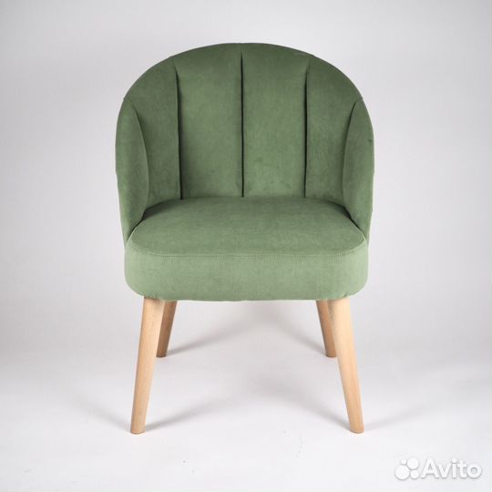 Стул на деревянных ножках мягкий, в велюре