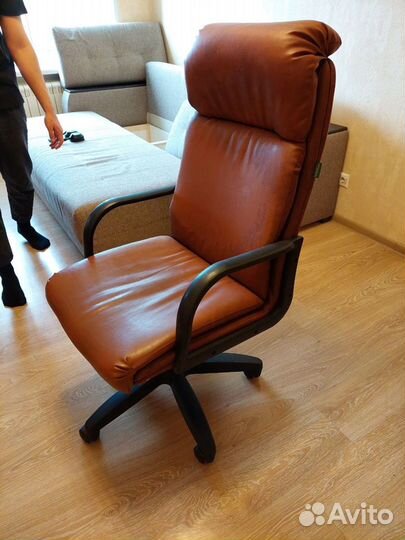 Офисное кожаное кресло, компьютерный стул