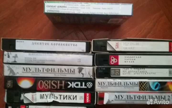 Видеокассеты VHS с фильмами и мультфильмами