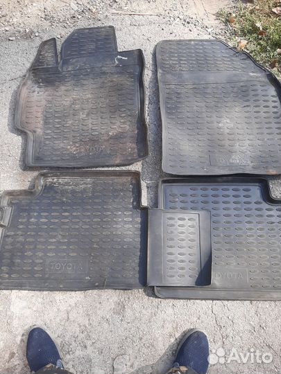 Автомобильные коврики резиновые