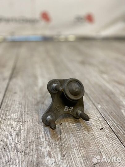 Шаровая опора передняя левая Volkswagen