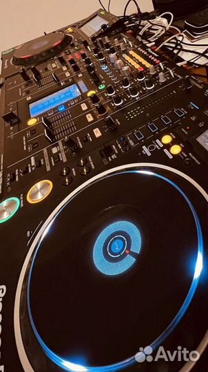 Pioneer DJM 2000NXS и два Pioneer CDJ 2000NXS 2