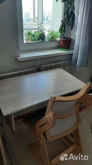 Стол и стулья