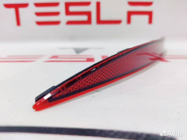 Отражатель заднего бампера Tesla Model Y 2022