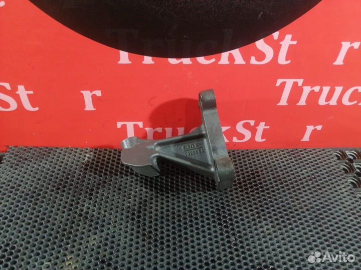 Кронштейн двигателя правый Daf XF106