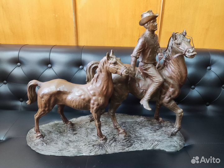 Бронзовая скульптура с лошадьми