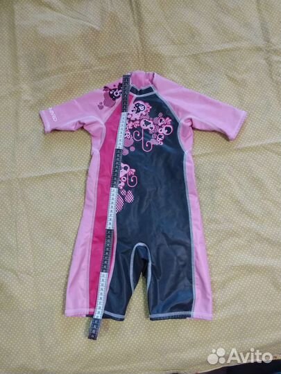 Купальники, сланцы, шапочки, очки