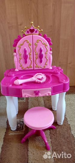 Детский туалетный столик с зеркалом