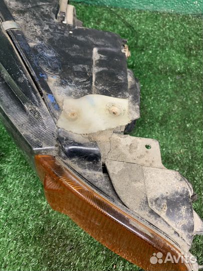 Фара Mitsubishi Galant передняя левая