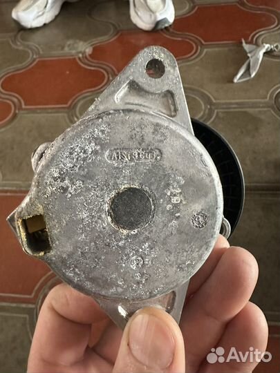 Натяжитель ремня мерседес S 220