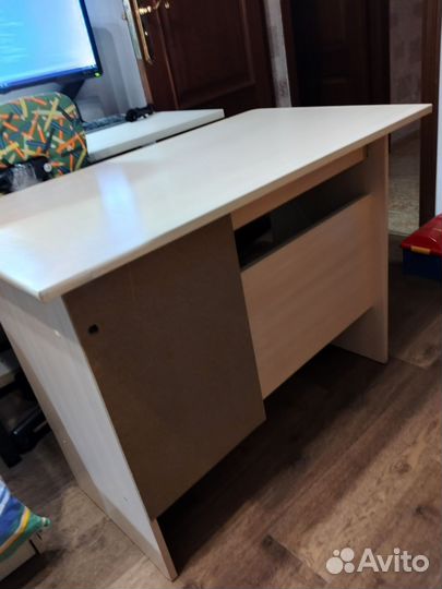 Письменный стол