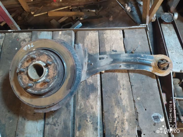 Ступица задняя левая Ford Focus 3