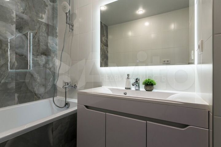 2-к. квартира, 68 м², 2/14 эт.