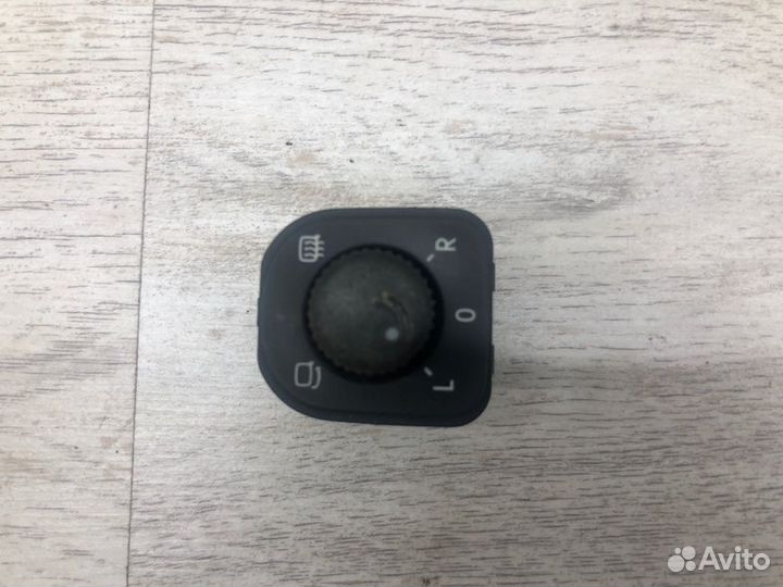 Блок управления зеркалами Volkswagen Tiguan