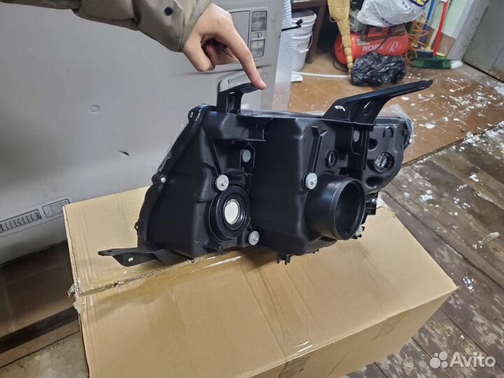 Фара правая под ксенон Паджеро 4