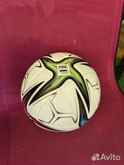 Футбольный мяч adidas